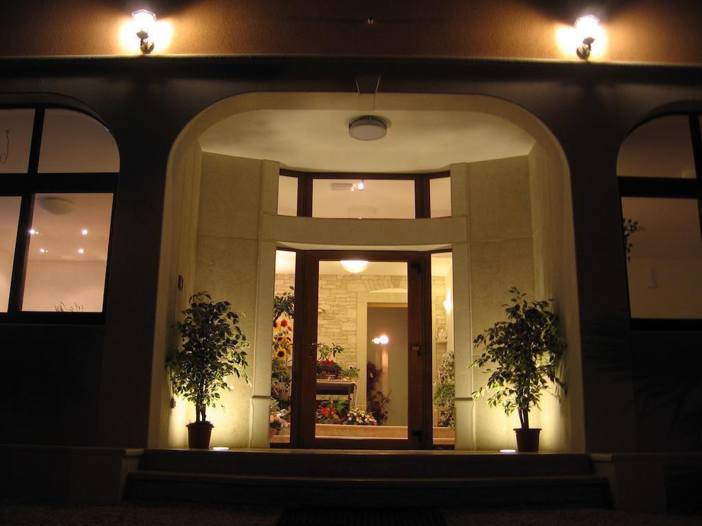 Guest House Caterina Poreč Exteriör bild