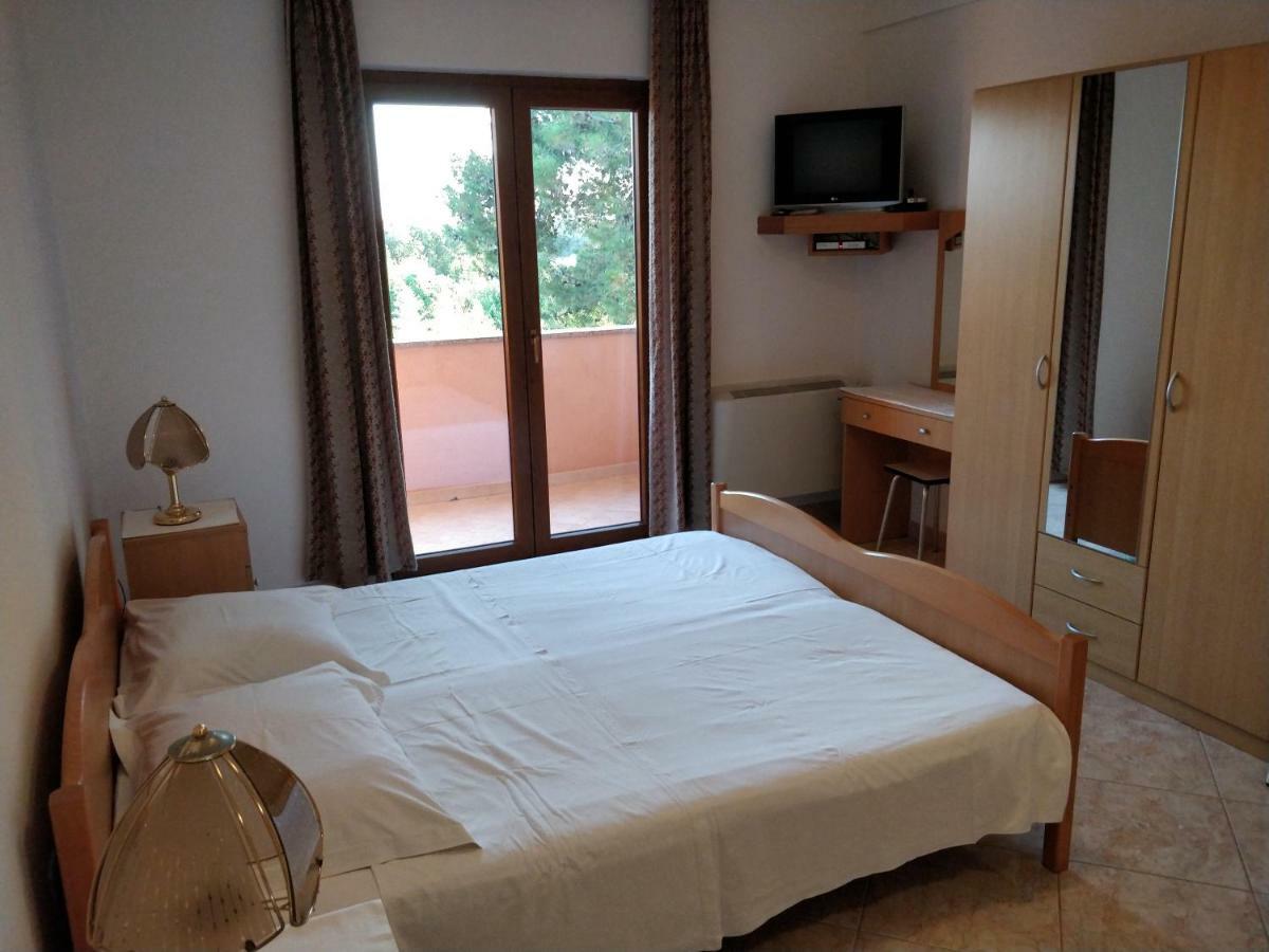 Guest House Caterina Poreč Exteriör bild
